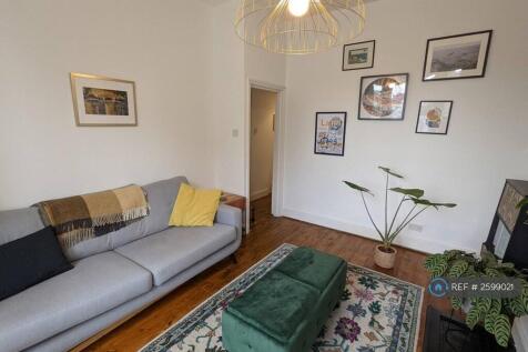 Lounge / Bedroom 2