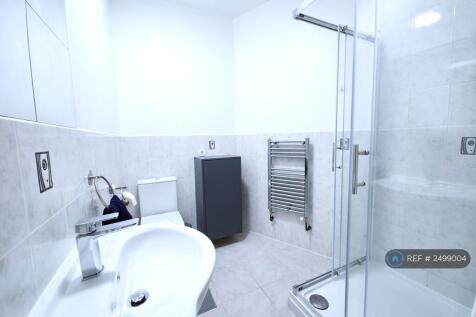 2nd Bathroom (Ensuit Room)