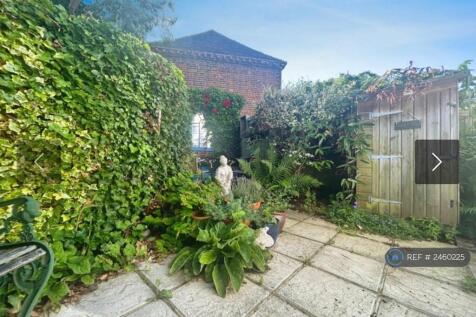 Rear Courtyard Garden