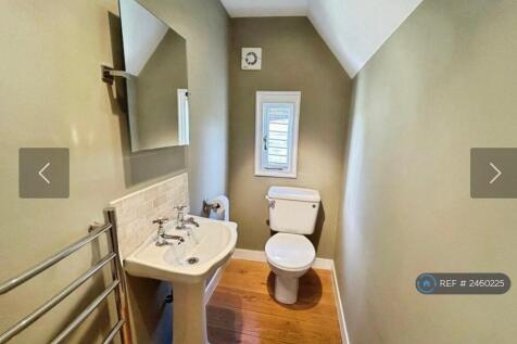 Downstairs Toilet/ Cloakroom
