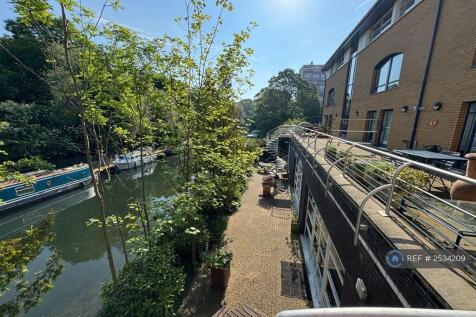 Shared Terrace On Canal 