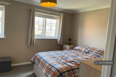 Double Bedroom 1 At Rear 