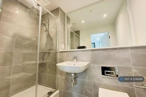 Bed 1 Ensuite Shower Wc