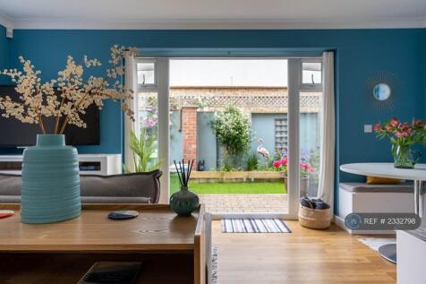 Lounge Into Garden