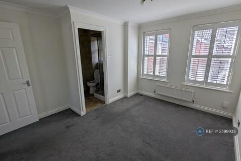 Master Bedroom w/ Ensuite