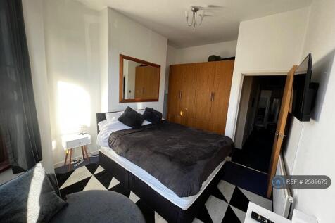 Large Double Bedroom
