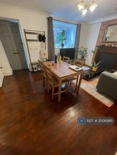 Lounge/Dining Area