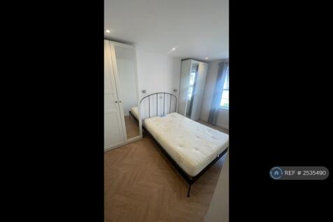 Main Double Bedroom