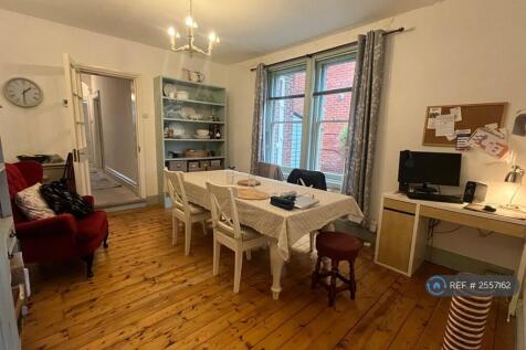 Family Room  / Dining Area
