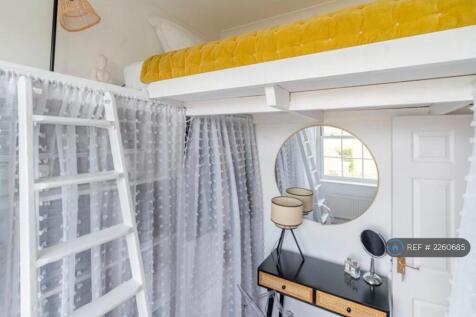 Bedroom 2 With Single Bed &#43; Mezzanine Snug 