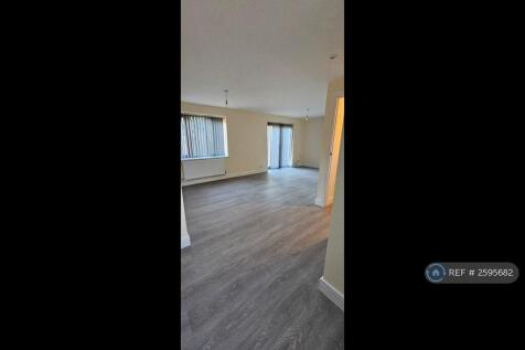 Living Room/Dining Area