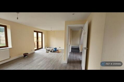 Living Room/Dining Area