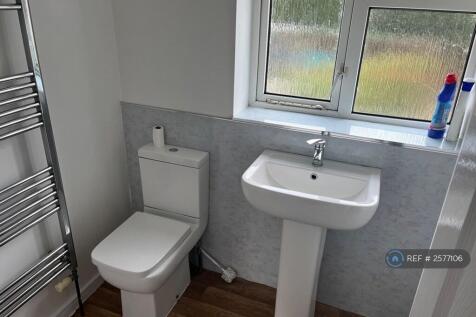 Upstairs Bathroom 