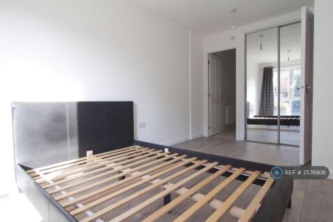 Master Bedroom w/ En Suite