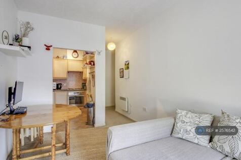 Living Room And Dining Room (2)