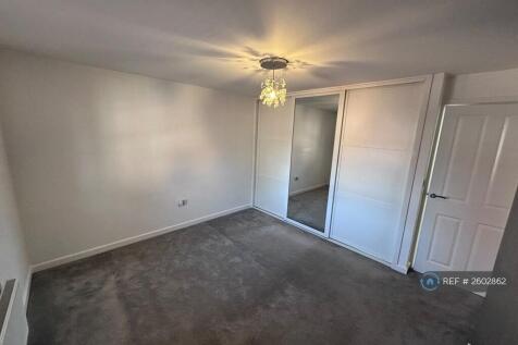Main Bedroom With En-Suite 