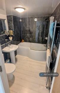 Main Bathroom 
