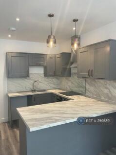 Fitted Kitchen With Breakfast Bar.