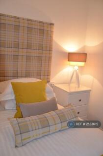 Single £850/Month