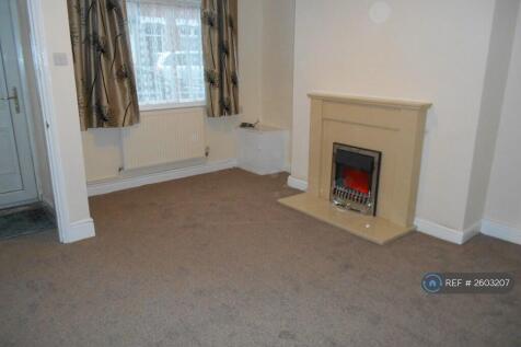 Lounge With Modern Electric Fire &amp; Surround