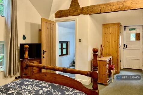 Master Bedroom With En Suite Bathroom