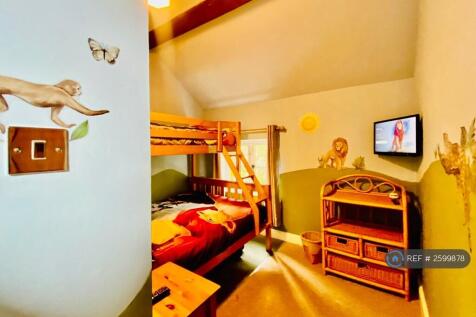 Lion King Bedroom With Double Bed And Bunk Bed