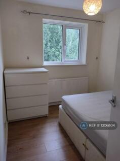 Small Bedroom (With Double Bed)