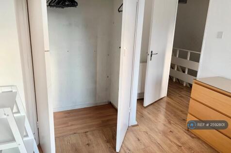 Bedroom 1 Picture 2