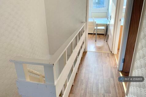 1sr Floor Landing