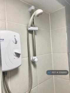 Shower Room 2 Picture 1