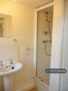 En Suite Shower And Toilette