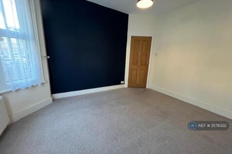 Bed 3 / Living Room 2