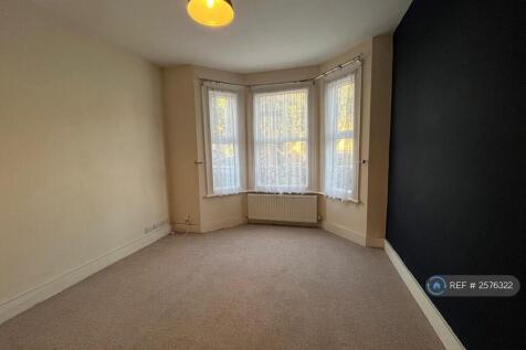 Bed 3 / Living Room 3