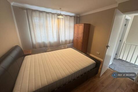 Front Reception / Double Bedroom 4