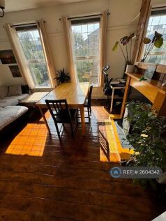 Lounge/Dining