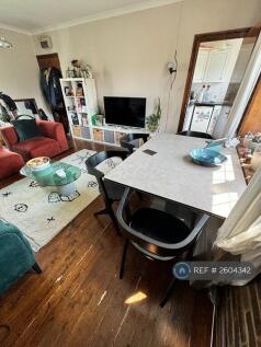 Lounge/Dining