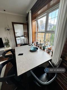 Lounge /Dining