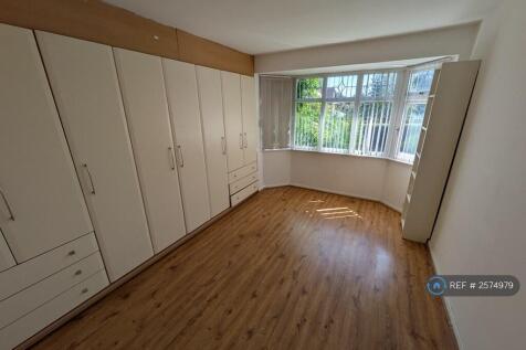 Double Bedroom (Front)