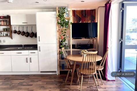 Kitchen / Dining Area