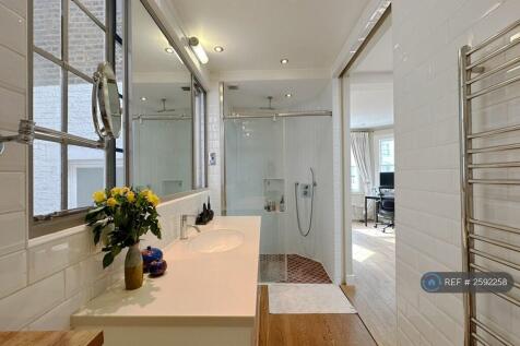En-Suite In The Master Bedroom