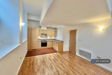Kitchen / Living Area