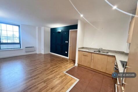 Kitchen / Living Area