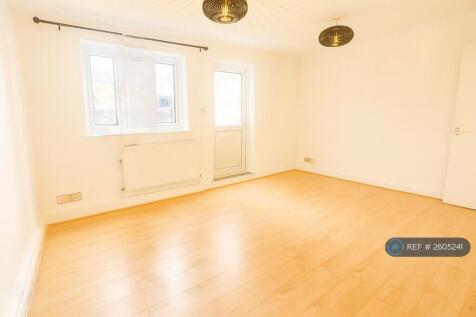 Bright And Spacious Reception With Fresh Décor