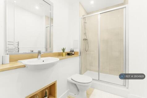 Ensuite Bathroom 2