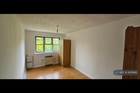 Bedroom (4.4m x 2.59m)