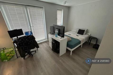 Very Spacious Room With Double Bed