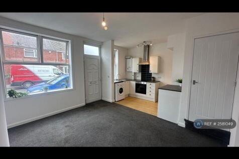 Living Room &amp; Kitchen