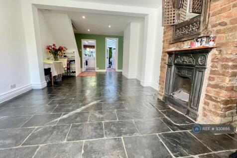 Living / Dining Room From Front Aspect