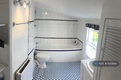 Large Bright Bathroom w/ Shower
