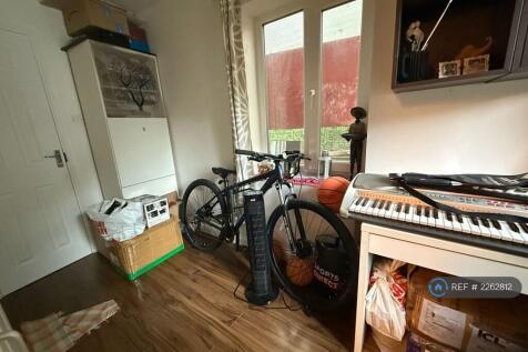 Single Bedroom - Ground Floor